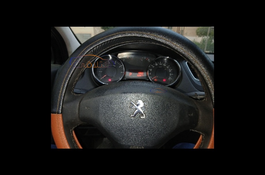 5008 Peugeot أسود