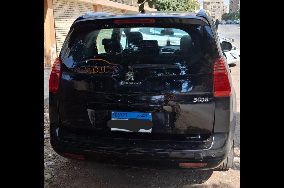 5008 Peugeot أسود