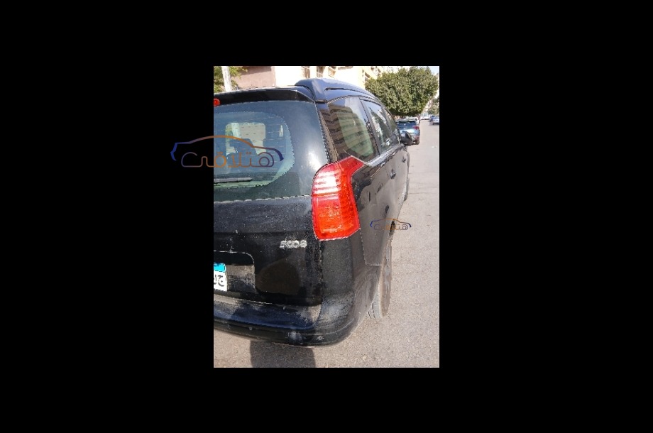 5008 Peugeot أسود