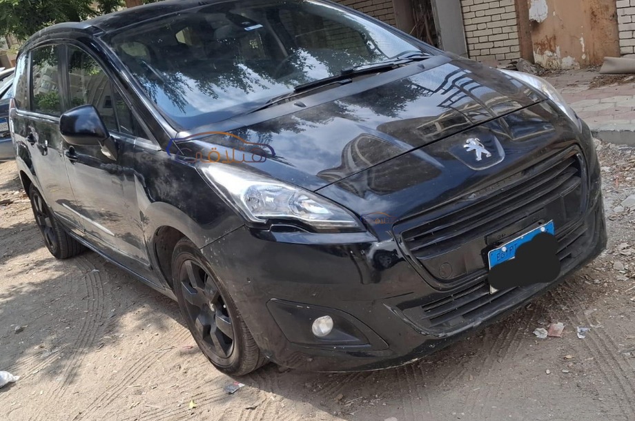 5008 Peugeot أسود