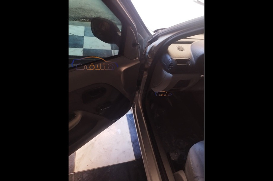Clio Renault فضي