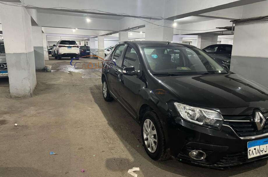 Logan Renault أسود