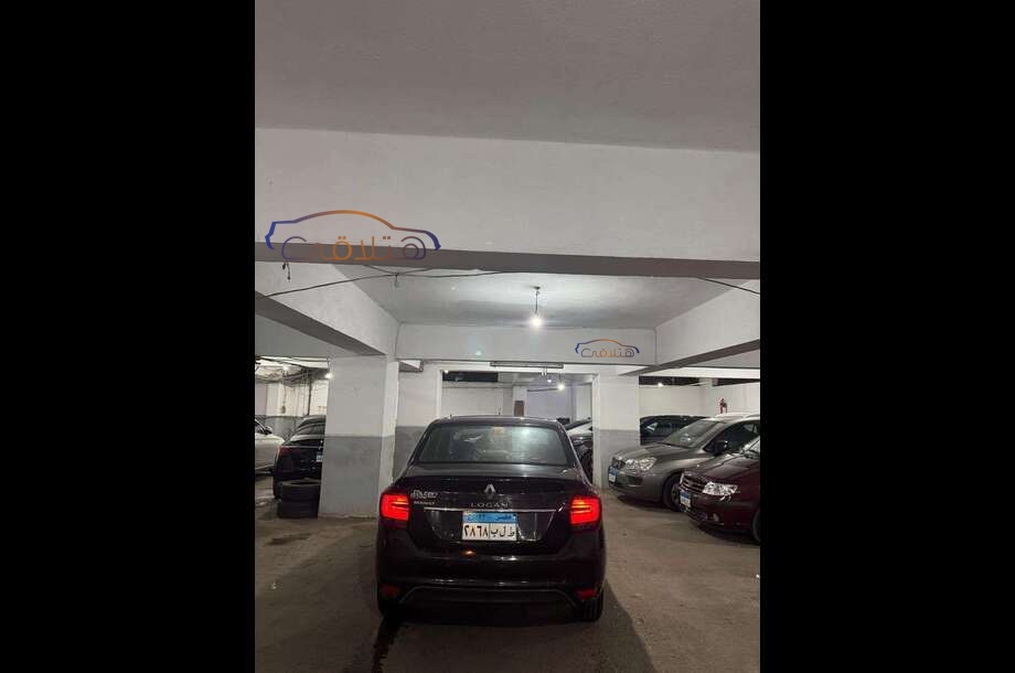 Logan Renault أسود