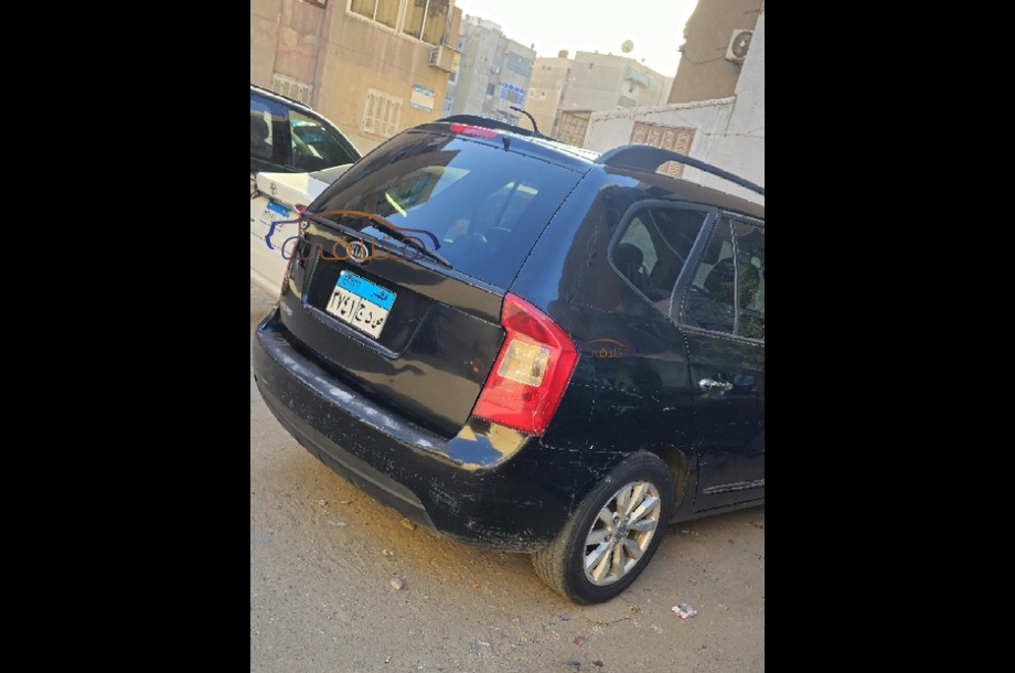 Carens Kia أسود