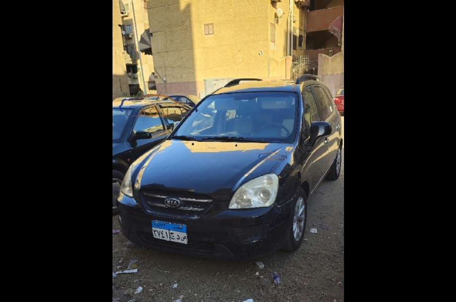 Carens Kia أسود