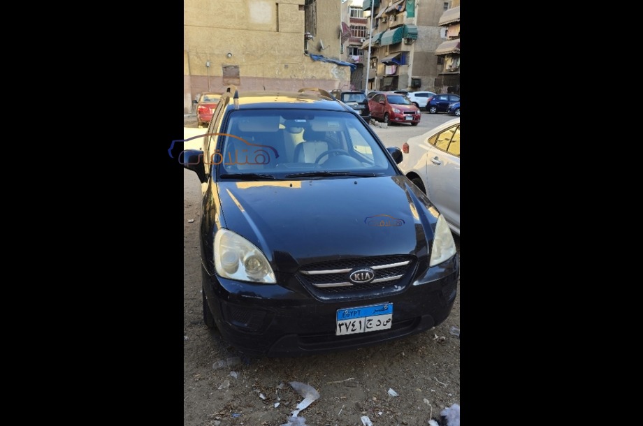 Carens Kia أسود