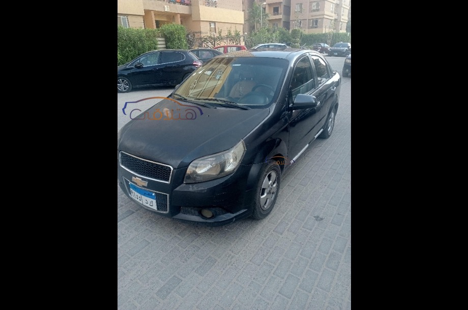 Aveo Chevrolet Dark green