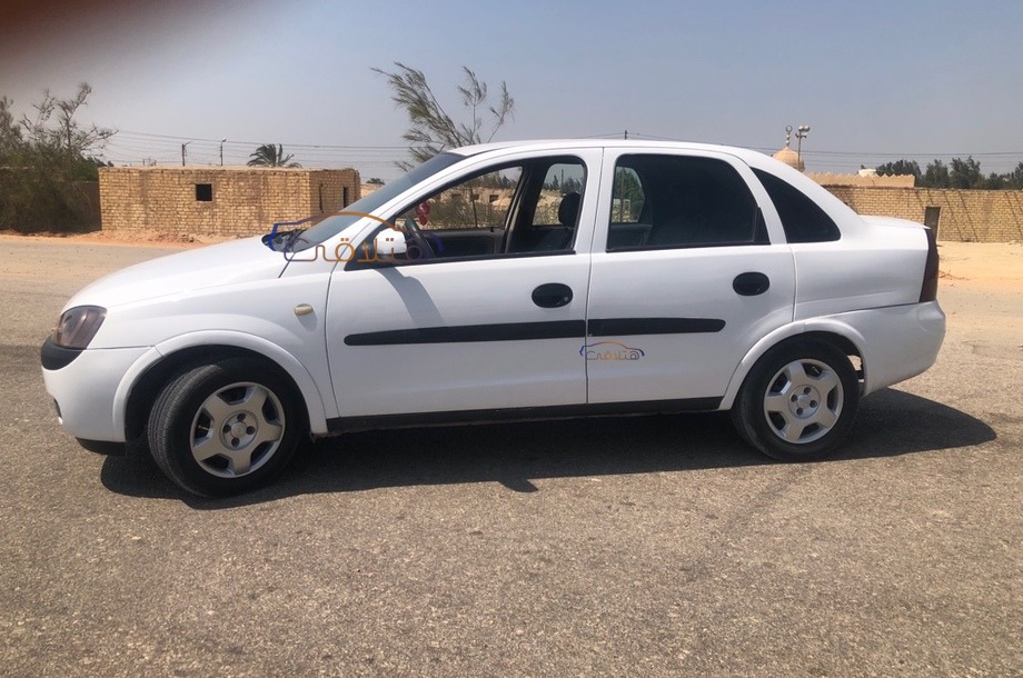 Corsa Opel أبيض