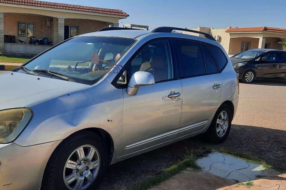 Carens Kia فضي