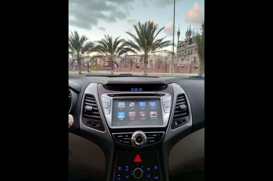 Elantra MD Hyundai احمر غامق