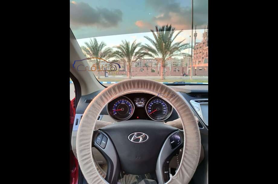 Elantra MD Hyundai احمر غامق