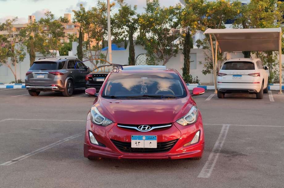 Elantra MD Hyundai احمر غامق