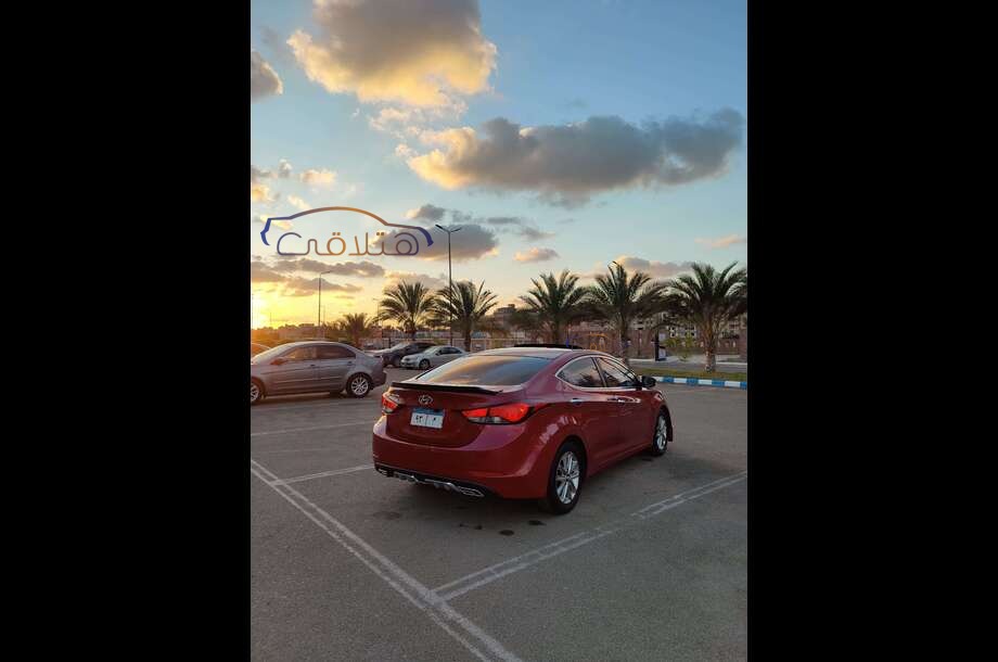 Elantra MD Hyundai احمر غامق