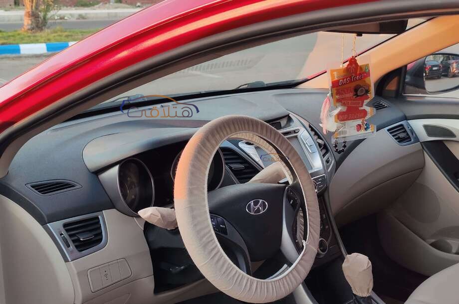 Elantra MD Hyundai احمر غامق