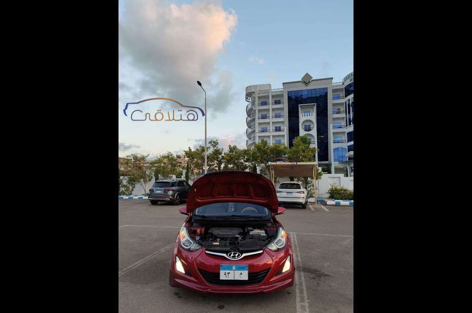 Elantra MD Hyundai احمر غامق