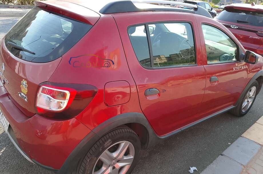 Sandero Step Way Renault احمر غامق
