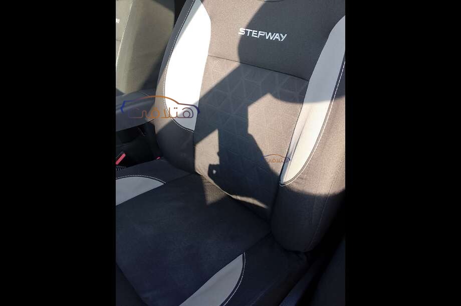 Sandero Step Way Renault احمر غامق