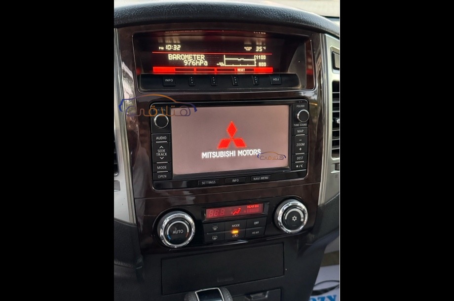 Pajero Mitsubishi أسود