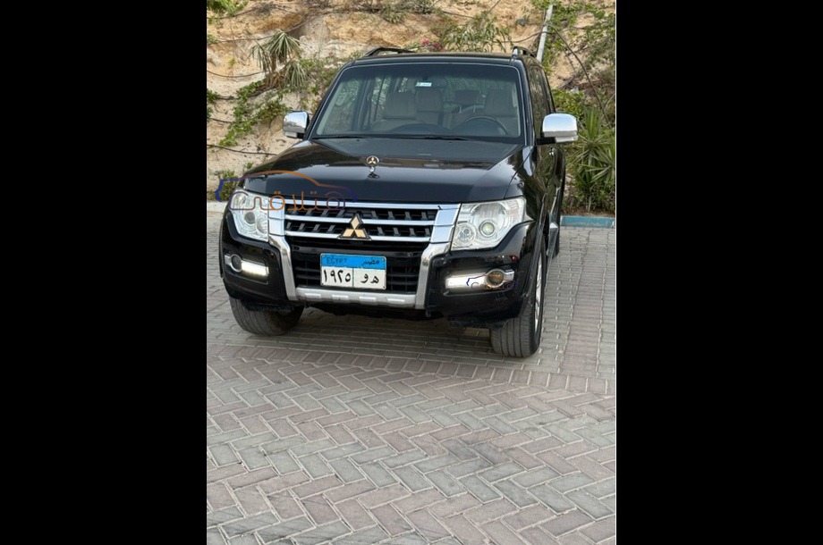 Pajero Mitsubishi أسود