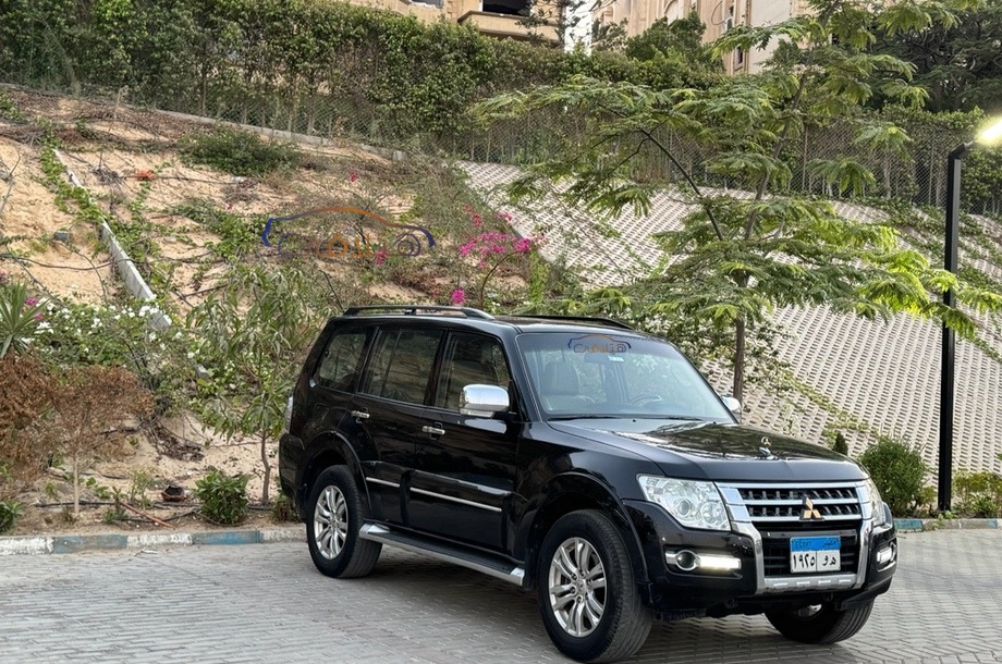 Pajero Mitsubishi أسود