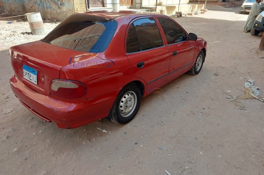 Accent Hyundai احمر