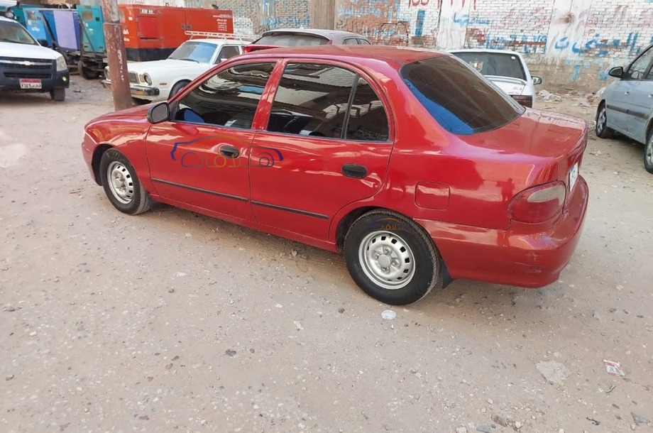 Accent Hyundai احمر