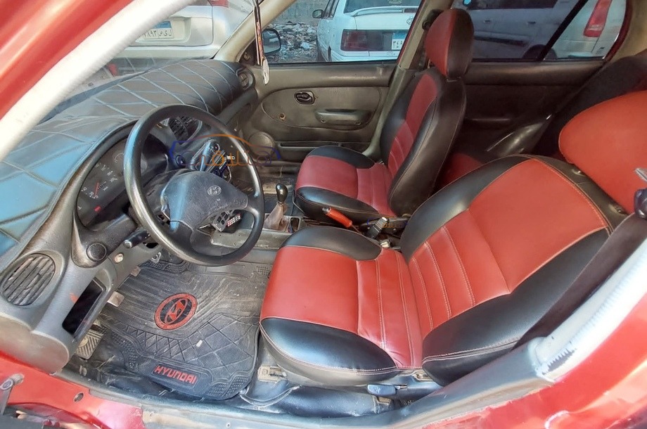 Accent Hyundai احمر