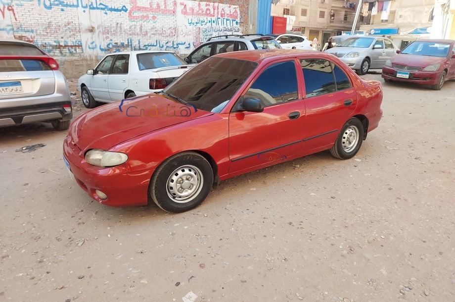 Accent Hyundai احمر