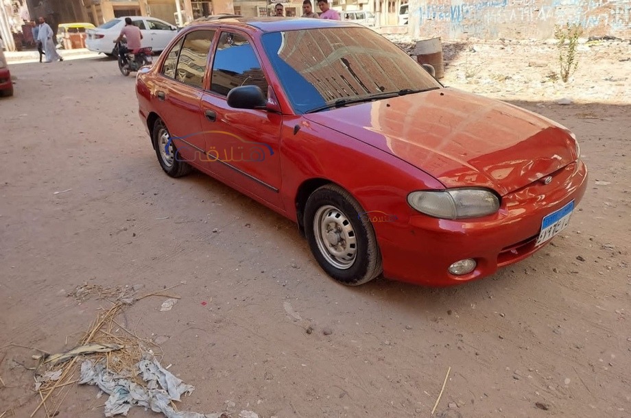 Accent Hyundai احمر