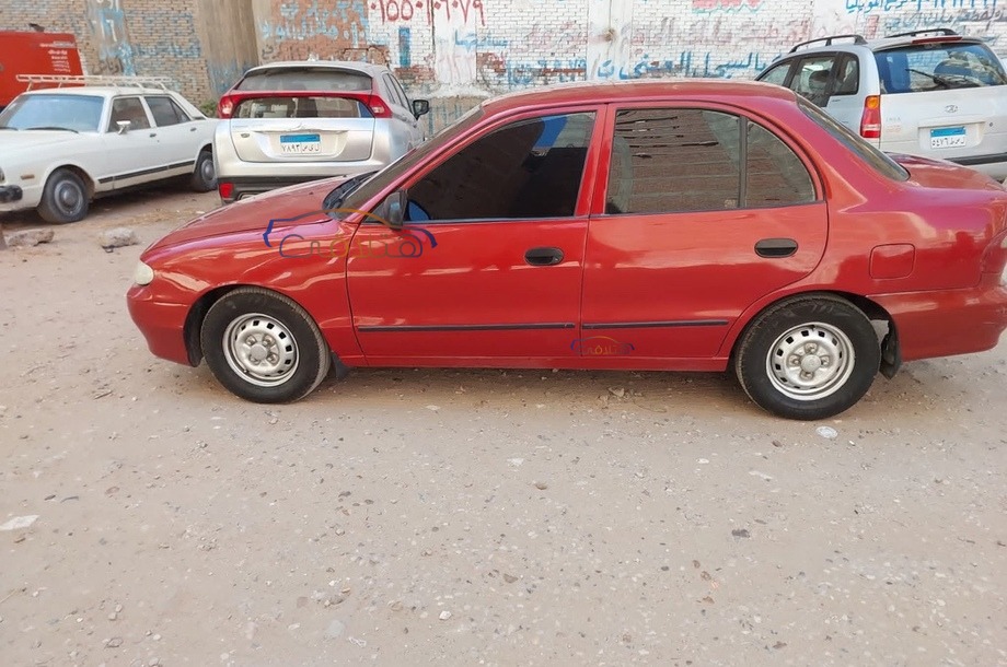 Accent Hyundai احمر