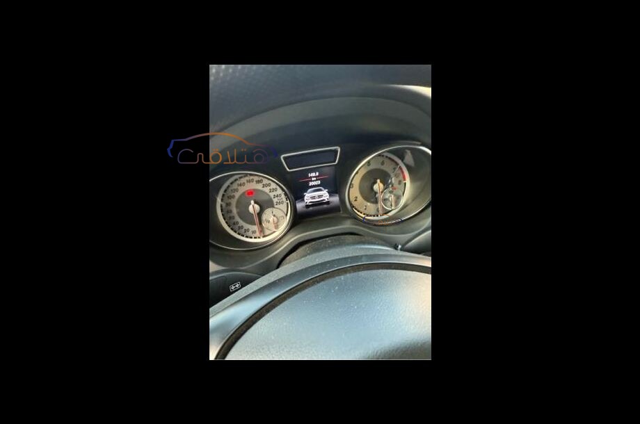 CLA 180 Mercedes أسود