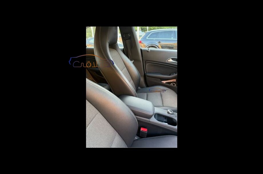 CLA 180 Mercedes أسود