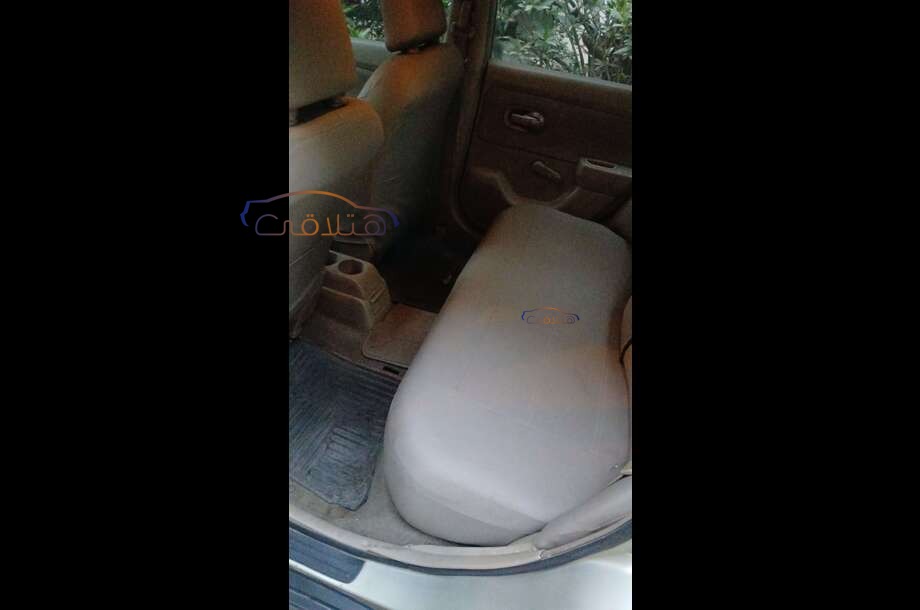 Tiida Nissan ذهبي