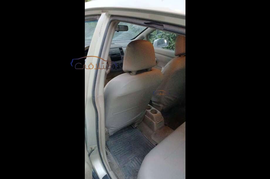 Tiida Nissan ذهبي