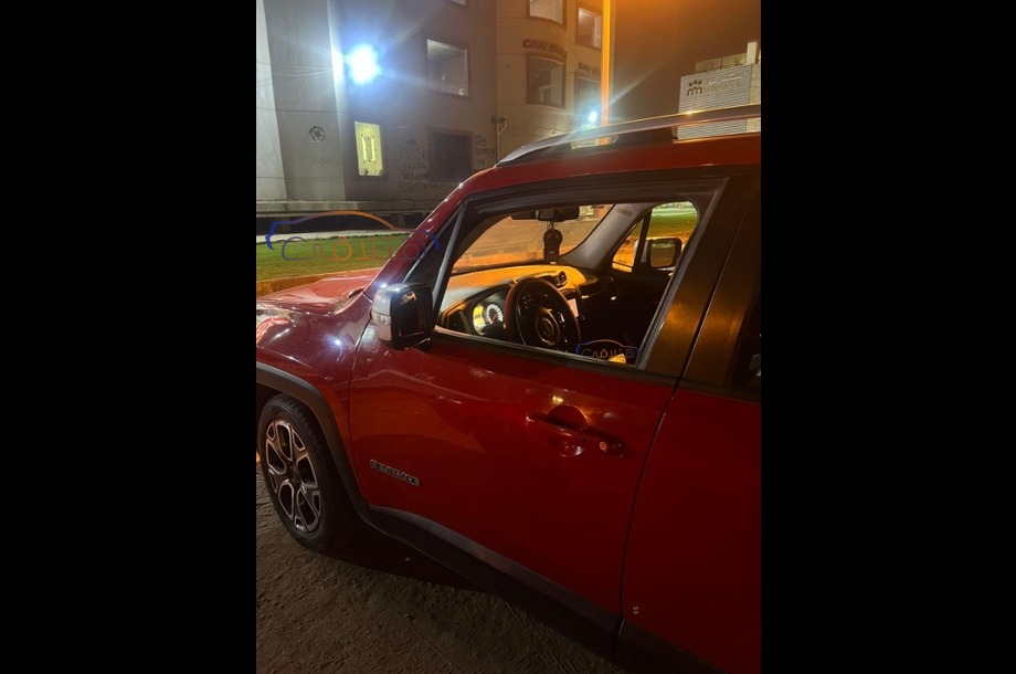 Renegade Jeep احمر