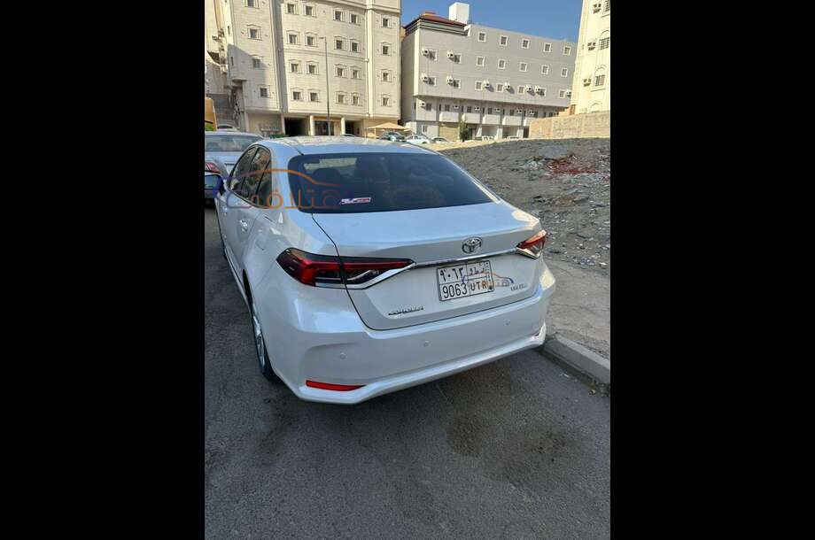 Corolla Toyota أبيض