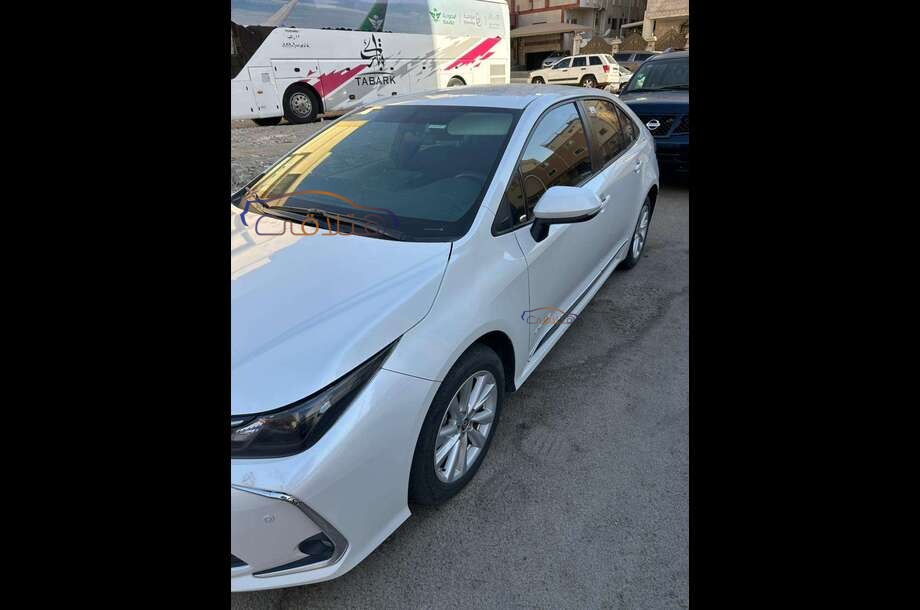 Corolla Toyota أبيض