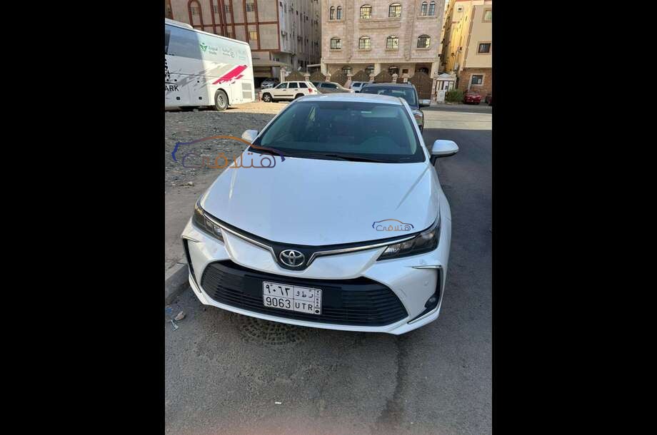 Corolla Toyota أبيض