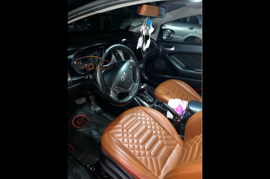 Cerato Kia الأزرق الداكن