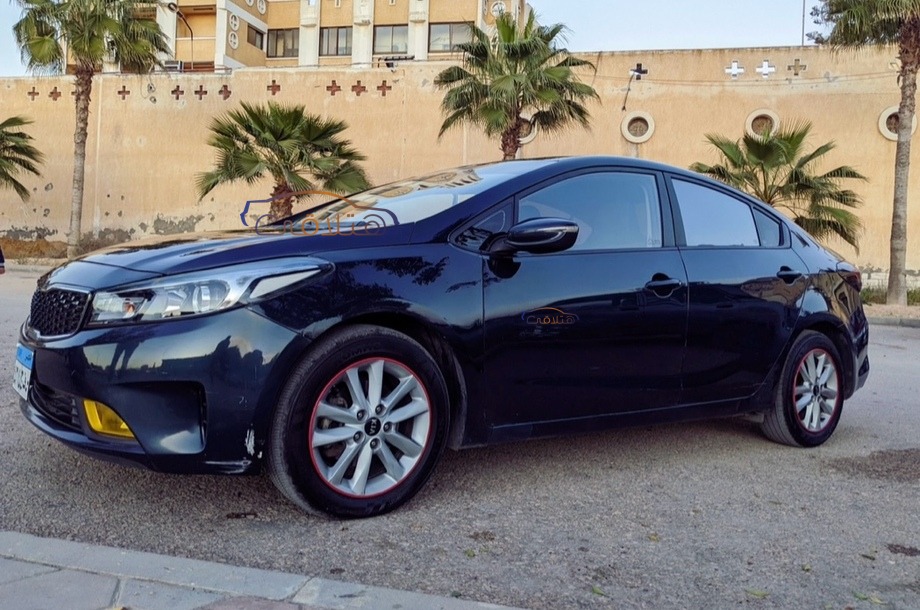 Cerato Kia الأزرق الداكن