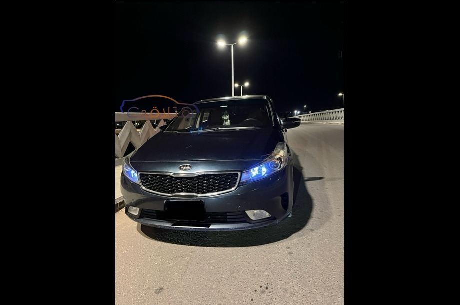 Cerato Kia الأزرق الداكن