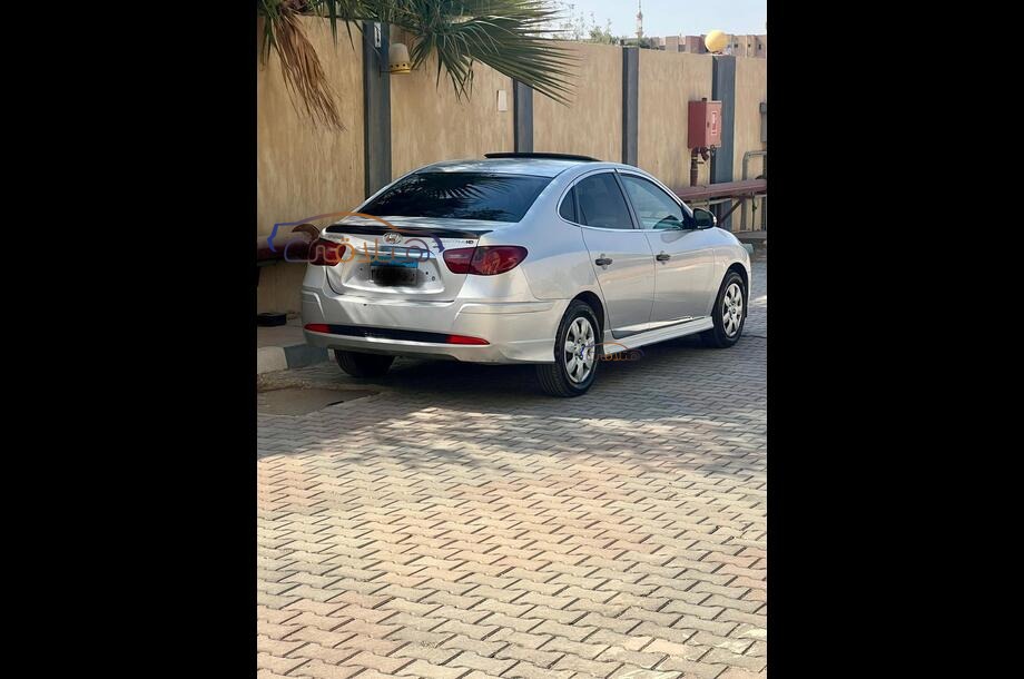 Elantra HD Hyundai فضي