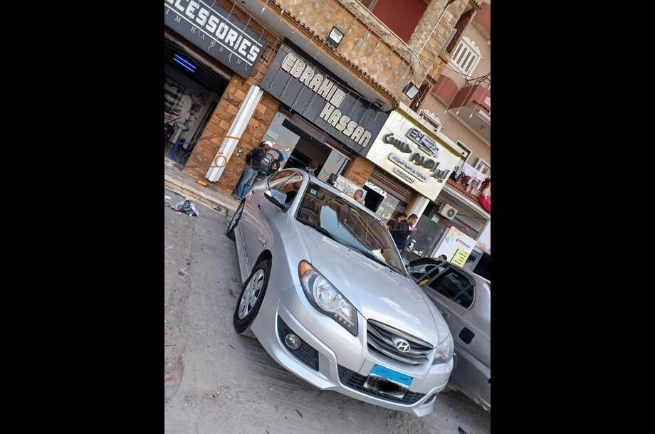 Elantra HD Hyundai فضي