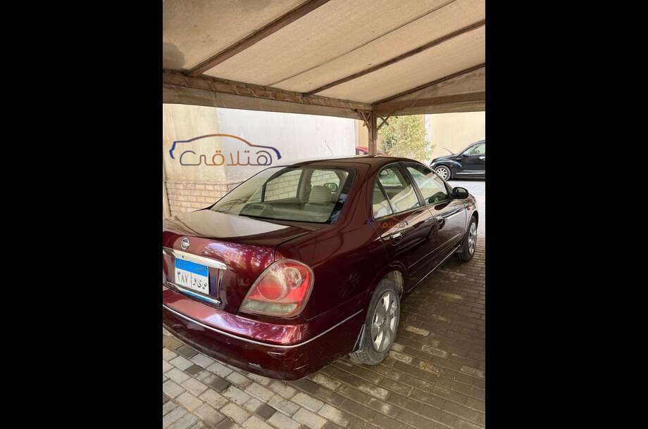 Sunny Nissan Dark red