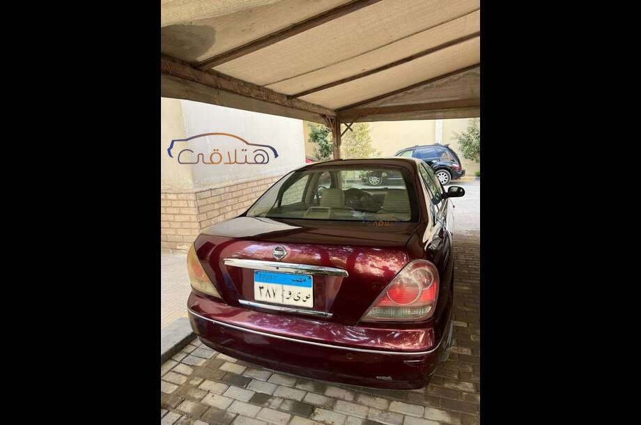 Sunny Nissan Dark red