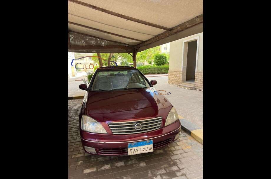 Sunny Nissan Dark red