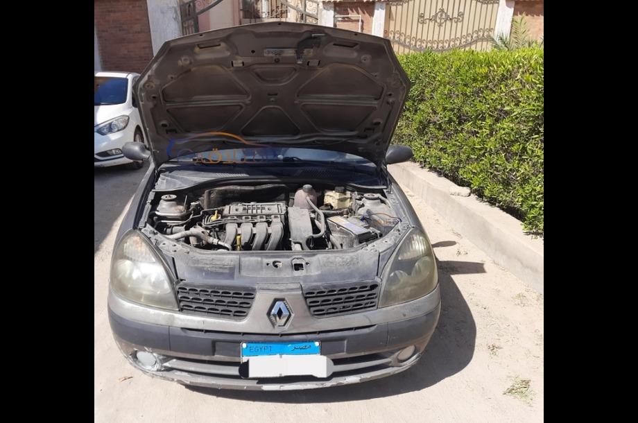 Clio Renault فضي