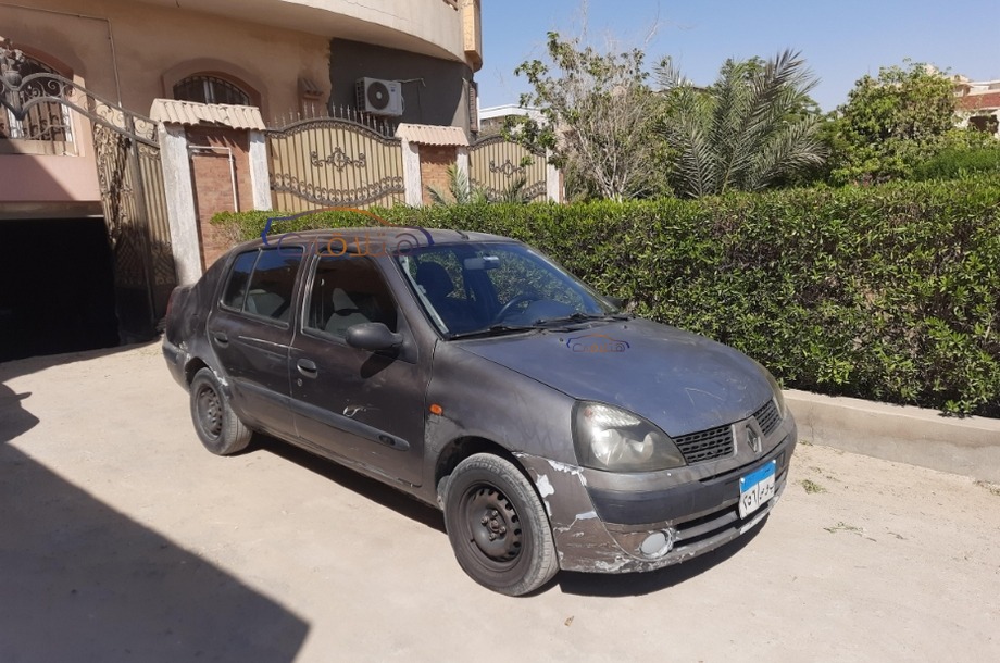 Clio Renault فضي