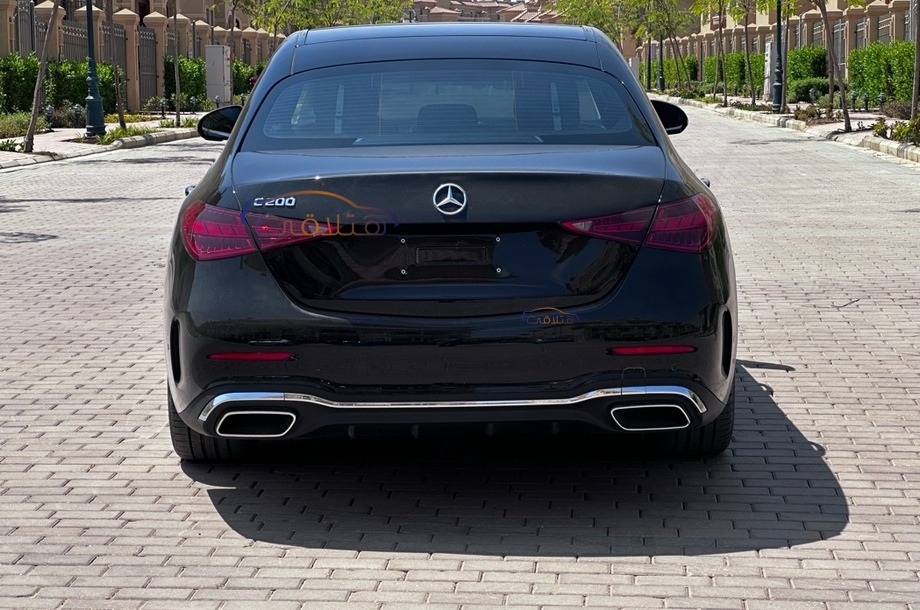 C 200 Mercedes أسود