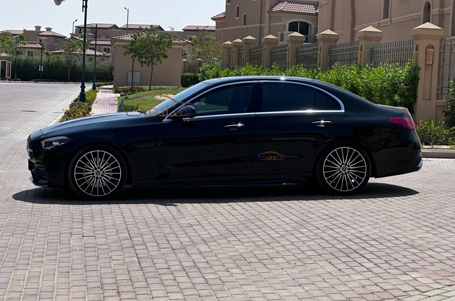 C 200 Mercedes أسود